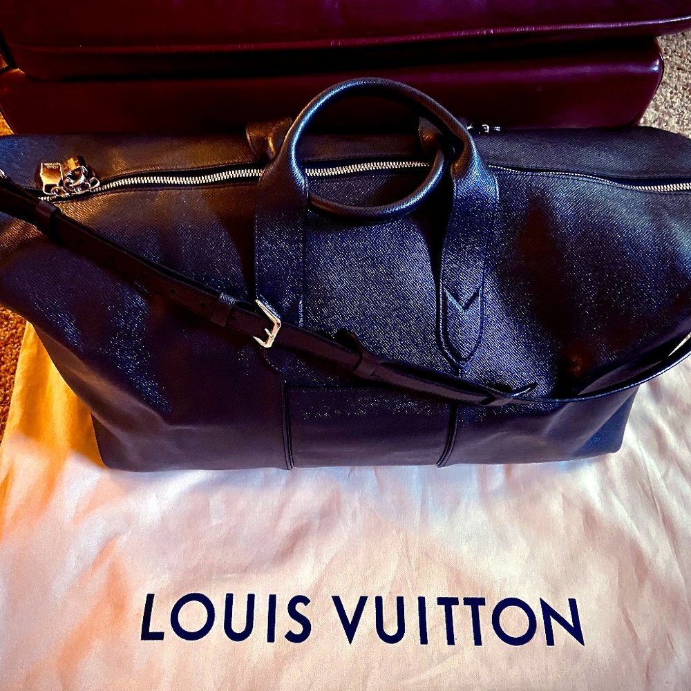 Louis Vuitton Taiga Ardoise Leather Bag (DR4145)